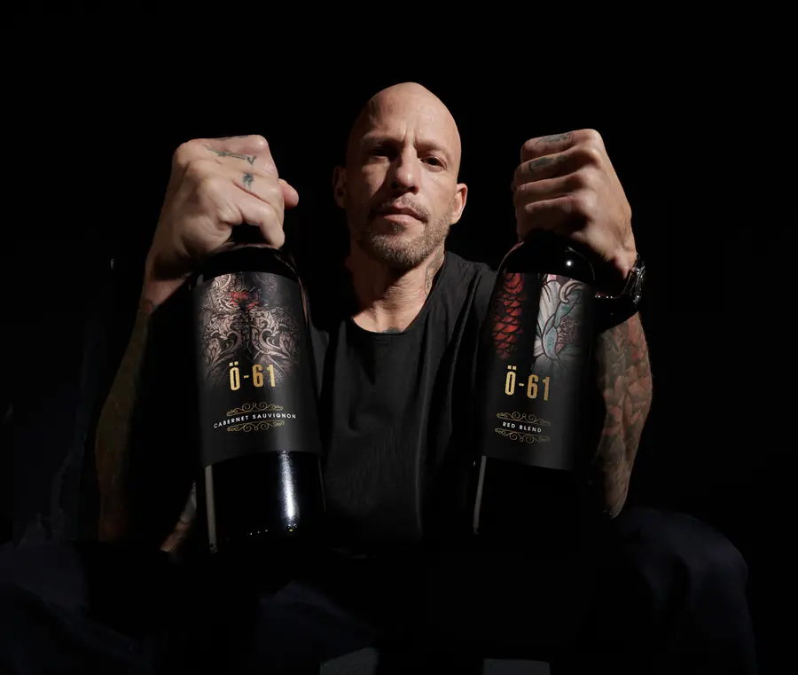 Ö-61 Wines · las dos botellas de la línea